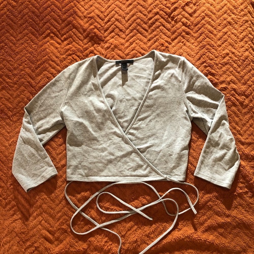 Forever 21 women’s medium M Gray Wrap Top